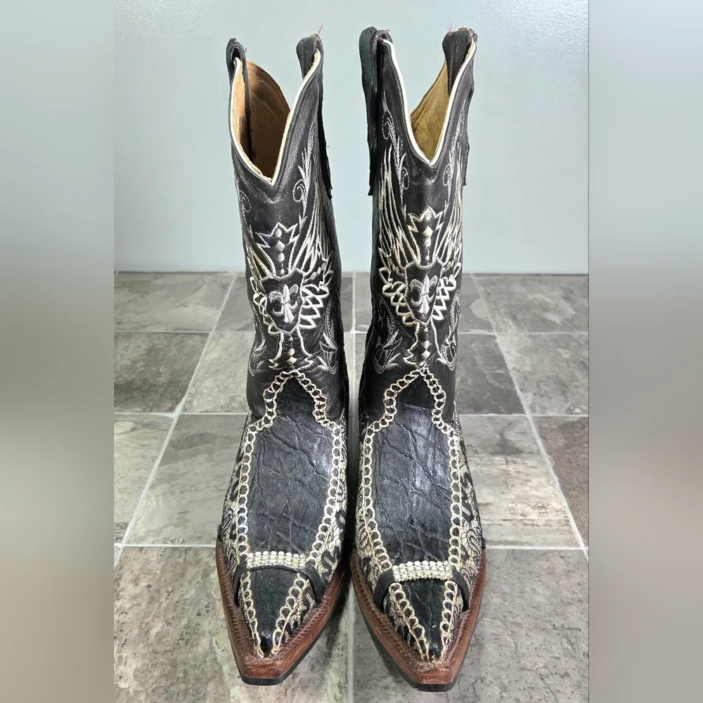 CARRETA HANDCRAFTED LEATHER COWBOY ARTISANAL WINGED FLEUR DE LIS BOOTS.